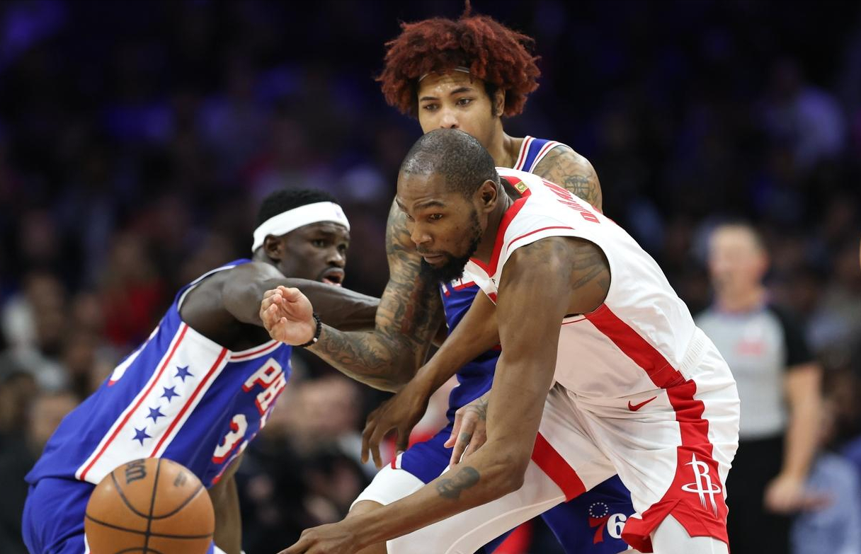 江南体育官网-裁判帮忙依然难阻失利，乌度卡谜之操作自毁长城，杜兰特扎心了